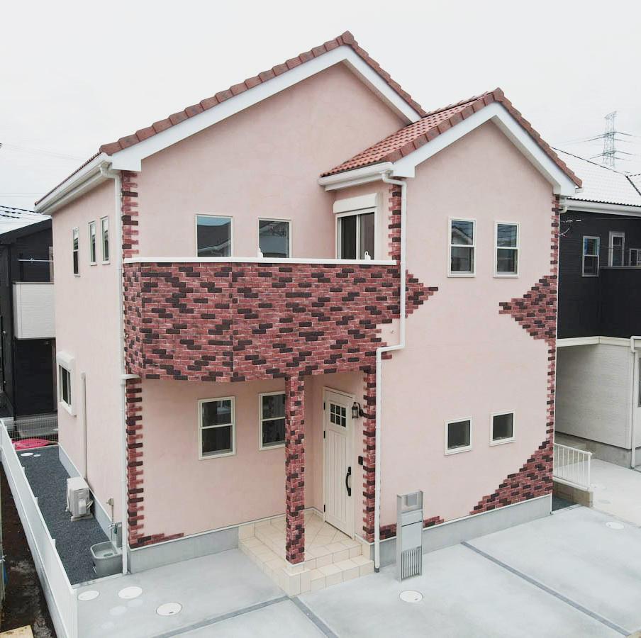 DESIGN GALLERY〈施工例更新のお知らせ〉塗り壁に素焼きのレンガがマッチした「プロヴァンス住宅」